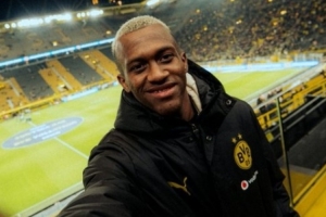 今夏正式加盟!多特新援贾斯汀·勒马造访主场,本周和U23训练