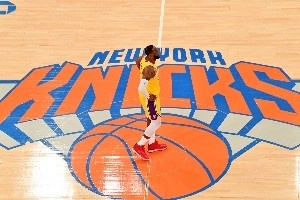 上次夺冠A-史密斯才6岁!美媒:若帮助尼克斯夺冠詹姆斯就是GOAT 上次夺冠A-史密斯才6岁!美媒:若帮助尼克斯夺冠詹姆斯就是GOAT