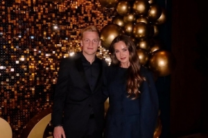 范德贝克向博格坎普女儿求婚成功,前曼联太太团纷纷留言送祝福 范德贝克向博格坎普女儿求婚成功,前曼联太太团纷纷留言送祝福