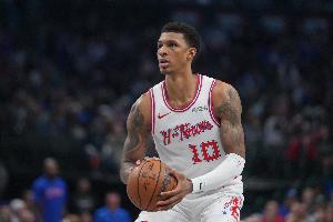 小贾巴里：有球员跌出轮换时会闷闷不乐 但这在我们这里不会发生