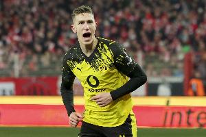 落后拜仁6分!图片报:施洛特贝克称要争冠 多特高层则回避此话题