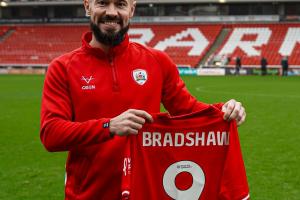 徐彬还未官宣!英格兰冬窗已关闭,英甲巴恩斯利签下6名新援 徐彬还未官宣!英格兰冬窗已关闭,英甲巴恩斯利签下6名新援