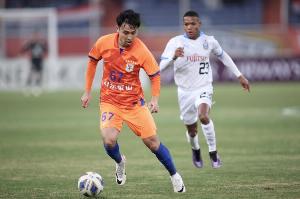 津媒:泰山球员吴兴涵大概率租借津门虎,上演“游子回乡”戏码