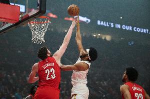 拓媒：克林根虽被打爆但仍是首发 我们选杨瀚森不是因他比大根强