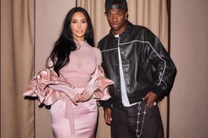 出席时尚活动，皇马边锋维尼修斯社媒晒和社交名媛金·卡戴珊合照